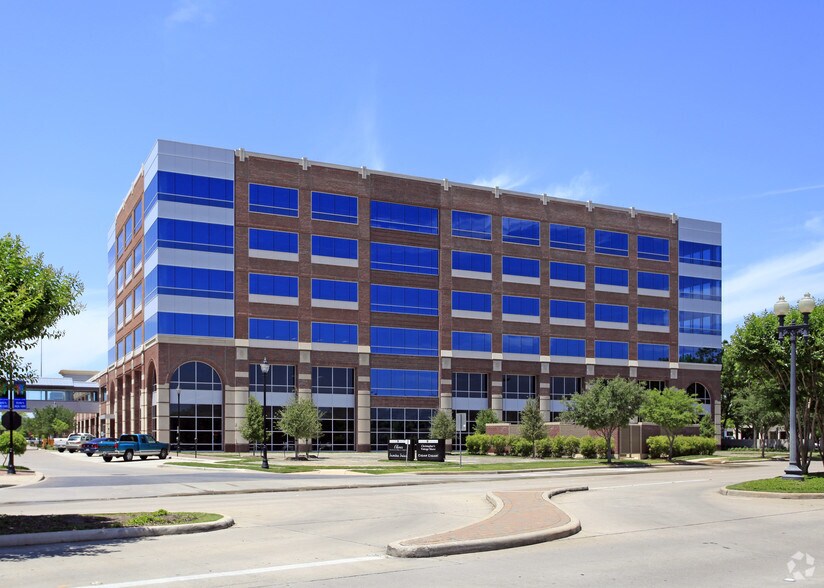 2245 Texas Dr, Sugar Land, TX à louer - Photo du bâtiment - Image 2 de 9