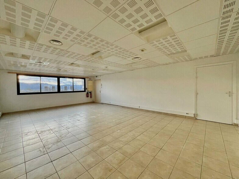 Office in Mouans-Sartoux for sale - Interior Photo - Image 1 of 8