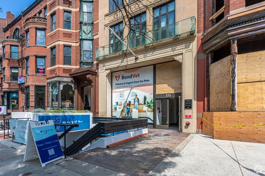 171 Newbury St, Boston, MA à louer - Photo du bâtiment - Image 3 de 5
