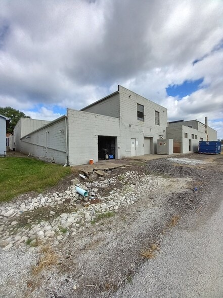 939 W Wooster Rd, Barberton, OH for sale - Building Photo - Image 3 of 4