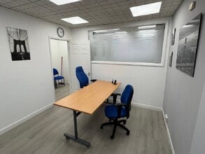 77 Croydon Rd, Caterham for lease Interior Photo- Image 1 of 7