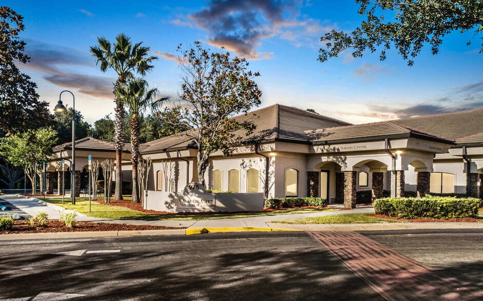 975 Town Center Dr, Orange City, FL à louer - Photo du bâtiment - Image 3 de 21