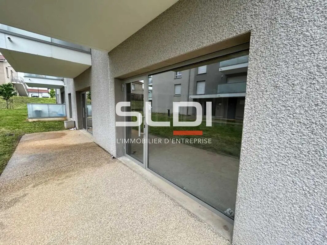 Retail in Anse for lease Building Photo- Image 1 of 10