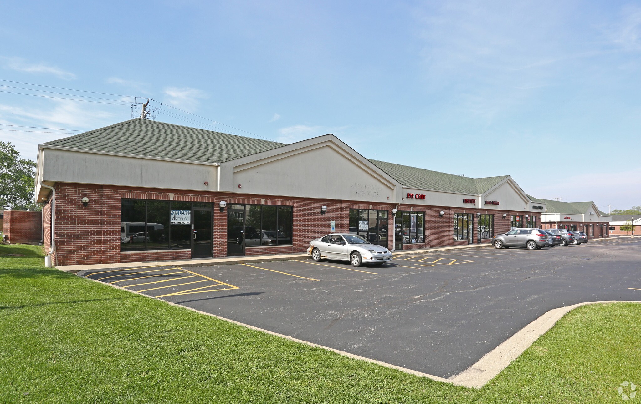 104-128 Eastgate Dr, Algonquin, IL for lease Building Photo- Image 1 of 5