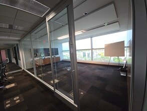 5500 N Service Rd, Burlington, ON à louer Photo intérieure- Image 2 de 10