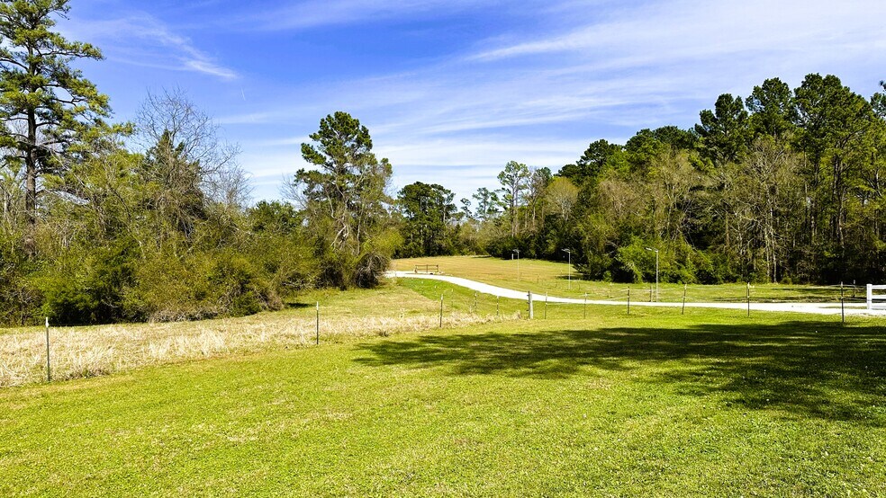 231 Hostetter Rd, New Waverly, TX à vendre - Photo du bâtiment - Image 2 de 45