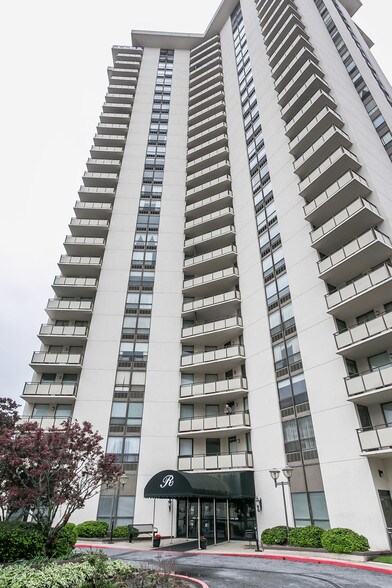 205 E Joppa Rd, Towson, MD for sale - Primary Photo - Image 1 of 37