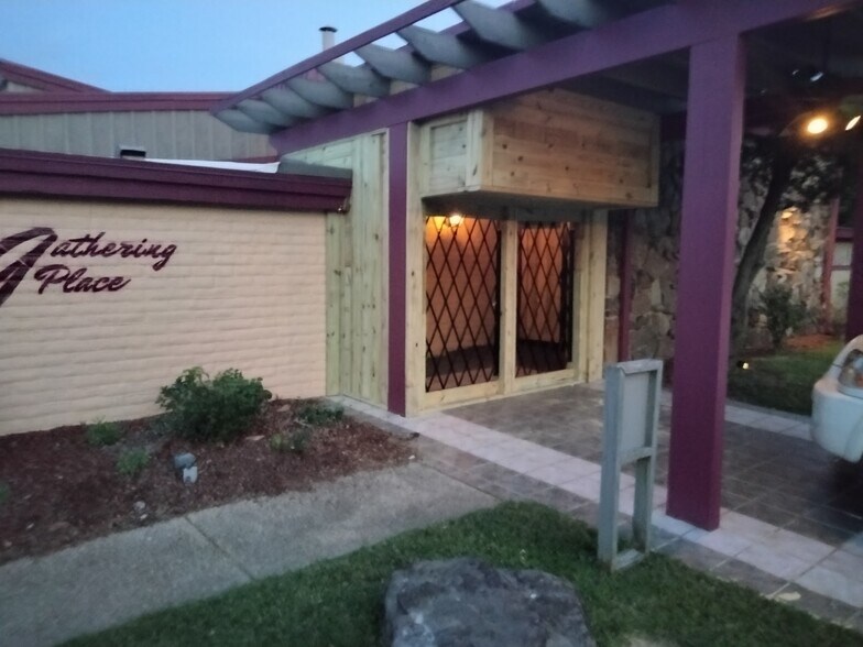 2135 Democrat Rd, Memphis, TN à vendre - Photo du bâtiment - Image 3 de 9