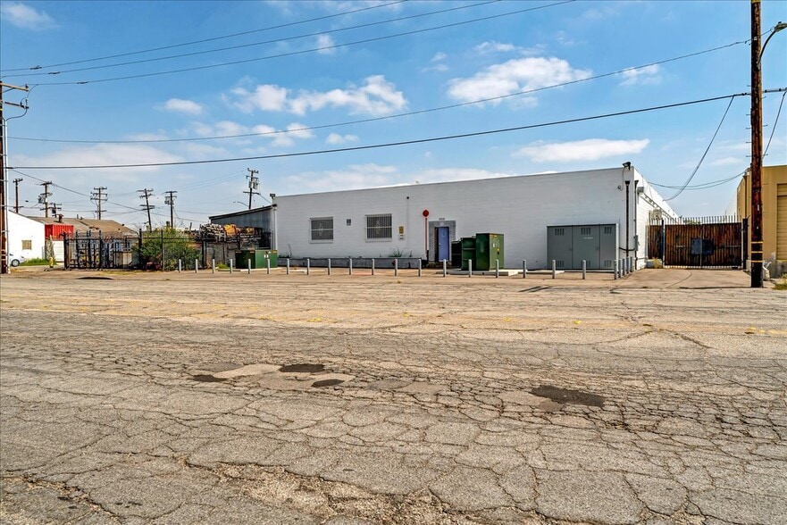 11010-11020 Santa Fe Ave, Lynwood, CA for lease - Building Photo - Image 3 of 10