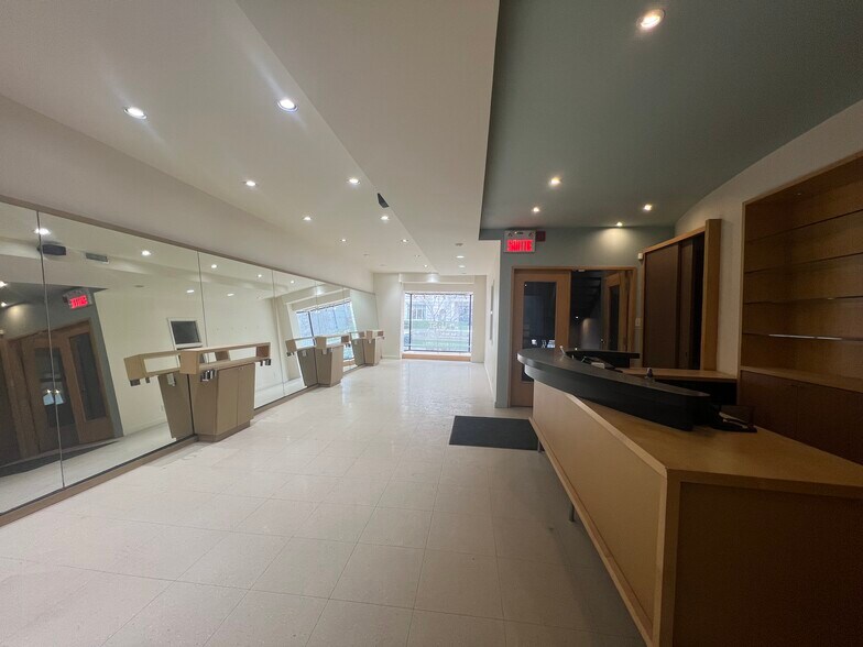 1484-1486 Rue Sherbrooke O, Montréal, QC à louer - Photo intérieure - Image 3 de 4