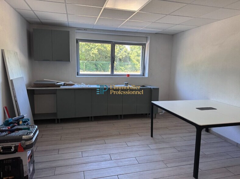 Industrial in Caudan for lease - Interior Photo - Image 3 of 20