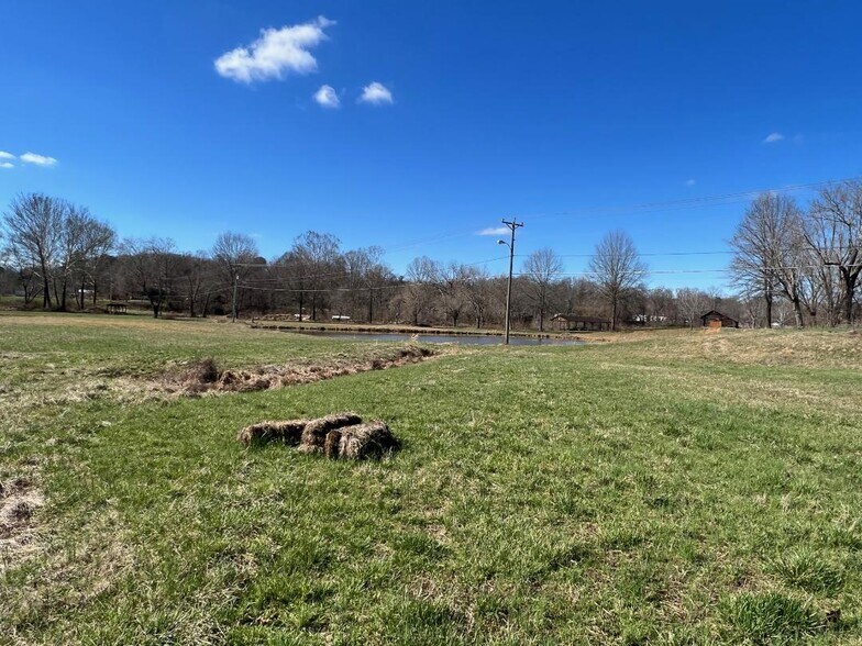 660 Fox Fire Rd, Milton, WV à vendre - Photo du bâtiment - Image 3 de 32