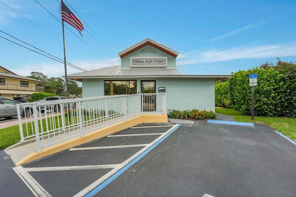 101 SE Martin Luther King Jr Blvd, Stuart, FL à vendre Photo du bâtiment- Image 1 de 35