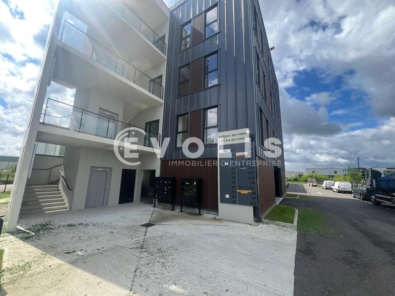 470 Rue Des Valets, Montluel à vendre - Photo du bâtiment - Image 2 de 10