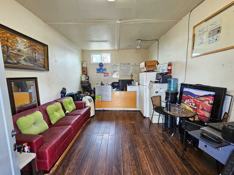 1009 S A St, Santa Rosa, CA à louer - Photo du bâtiment - Image 3 de 3