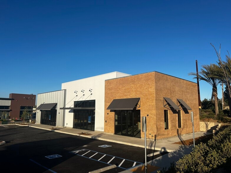 435 Hacienda Dr, Vista, CA for sale - Building Photo - Image 2 of 4