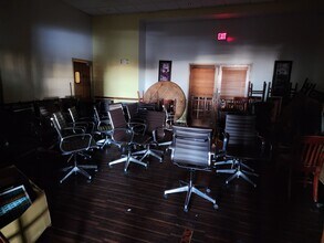 1780 Stonegate Center Dr, Burlington, IA for lease Interior Photo- Image 1 of 6