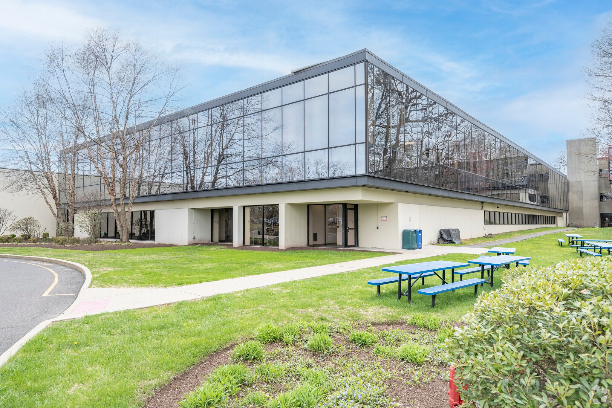 710 Bridgeport Ave, Shelton, CT for lease Primary Photo- Image 1 of 12