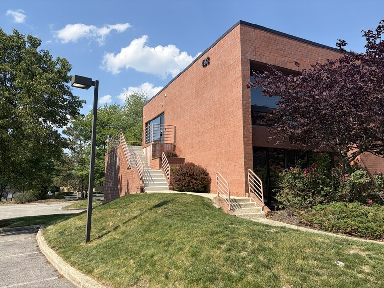 492 Norristown Rd, Blue Bell, PA for sale - Building Photo - Image 2 of 14