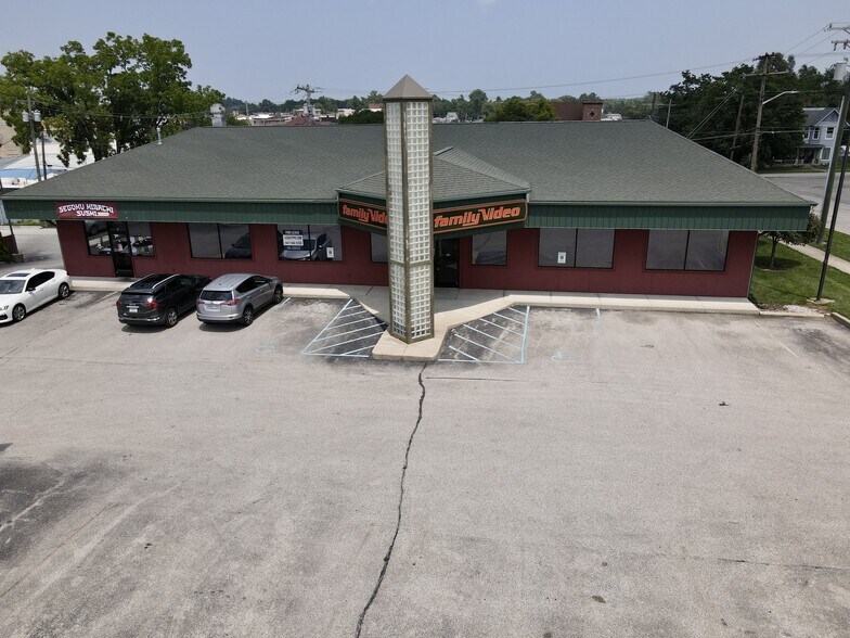 6 S State St, North Vernon, IN à louer - Photo du bâtiment - Image 2 de 6