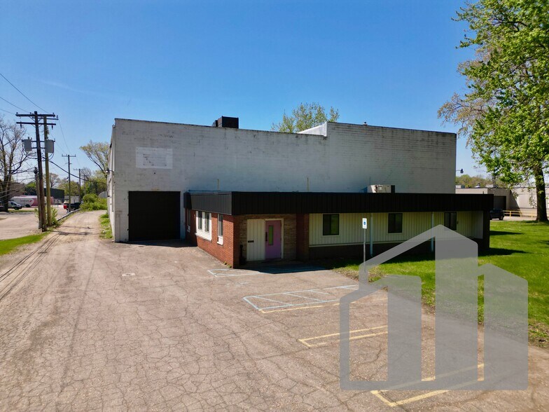 35425 Schoolcraft Rd, Livonia, MI for sale - Building Photo - Image 2 of 17