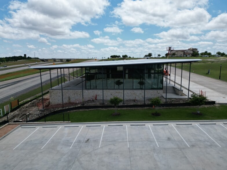 4729 Saint Amand Cir, Fort Worth, TX for lease - Building Photo - Image 2 of 11