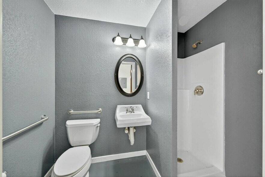 916 E Blanco Rd, Boerne, TX à louer - Photo du bâtiment - Image 3 de 3