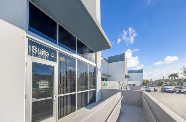 Plus de détails pour 14001 NW 112th Ave, Hialeah Gardens, FL - Industriel à louer