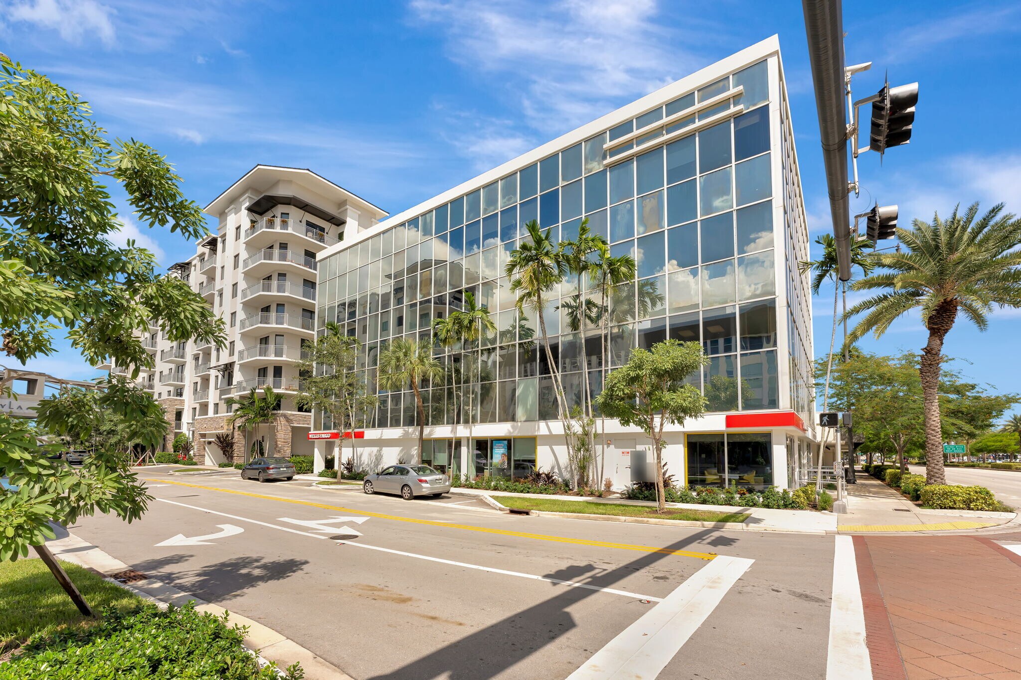 2401 E Atlantic Blvd, Pompano Beach, FL à louer Photo du bâtiment- Image 1 de 14