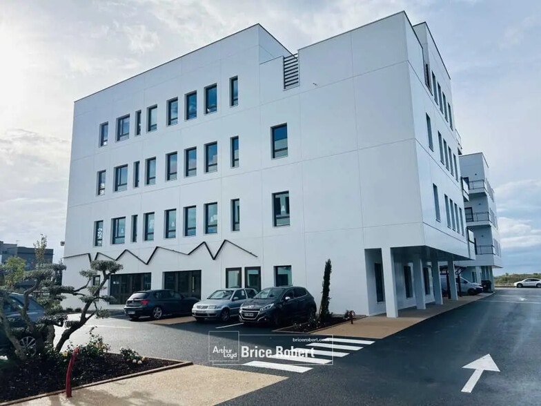 Office in Genas for sale - Building Photo - Image 3 of 15