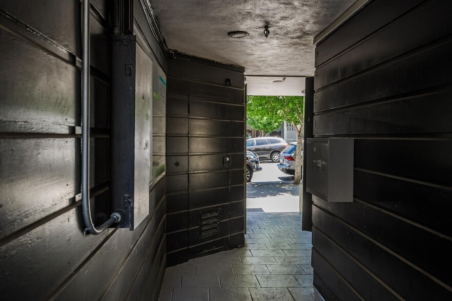 548-552 Castro St, San Francisco, CA for lease - Building Photo - Image 3 of 5