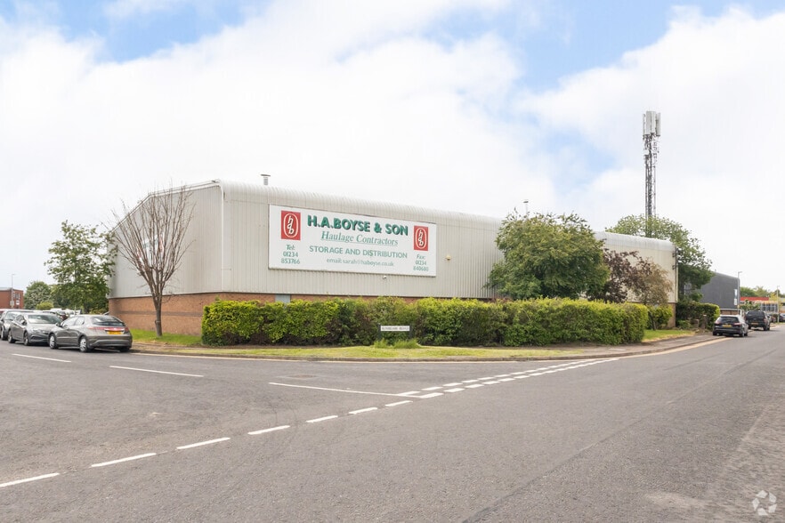 4 Singer Way, Kempston for lease - Primary Photo - Image 1 of 9