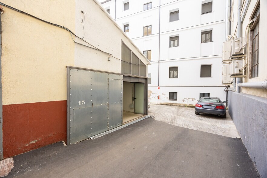 Immeuble residentiel dans Madrid, Madrid à vendre - Photo du bâtiment - Image 3 de 3
