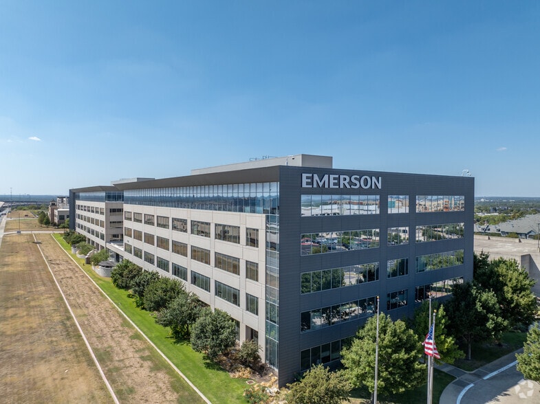 Office Sale portfolio of 2 properties for sale on LoopNet.ca - Primary Photo - Image 2 of 2