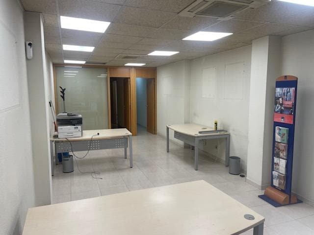 Bureau/Commerce de détail dans Barcelone, Barcelona à louer Photo intérieure- Image 1 de 7