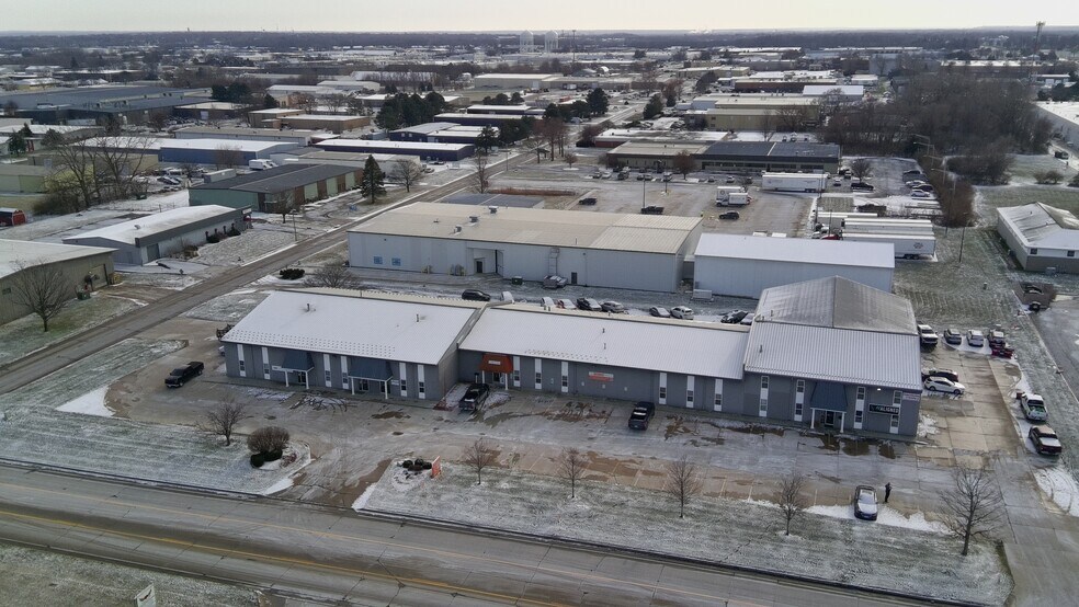 2200-2240 W Townline Rd, Peoria, IL à louer - Photo du bâtiment - Image 2 de 6