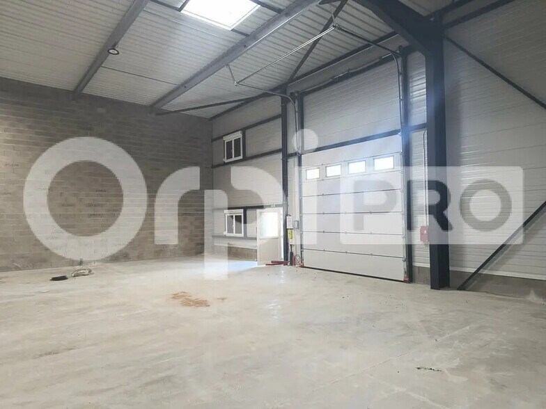 Flex in Reims for lease - Building Photo - Image 1 of 4