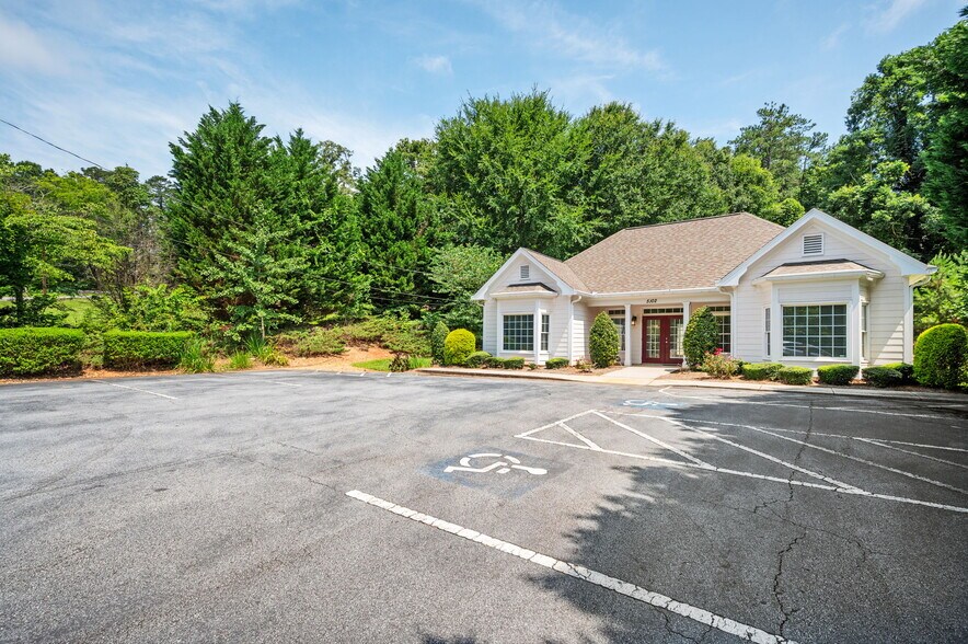 5102 Covington Hwy, Decatur, GA à vendre - Photo du bâtiment - Image 2 de 8