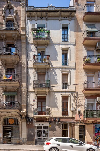 Carrer de Vallhonrat, 16, Barcelona, Barcelona for lease - Primary Photo - Image 1 of 1