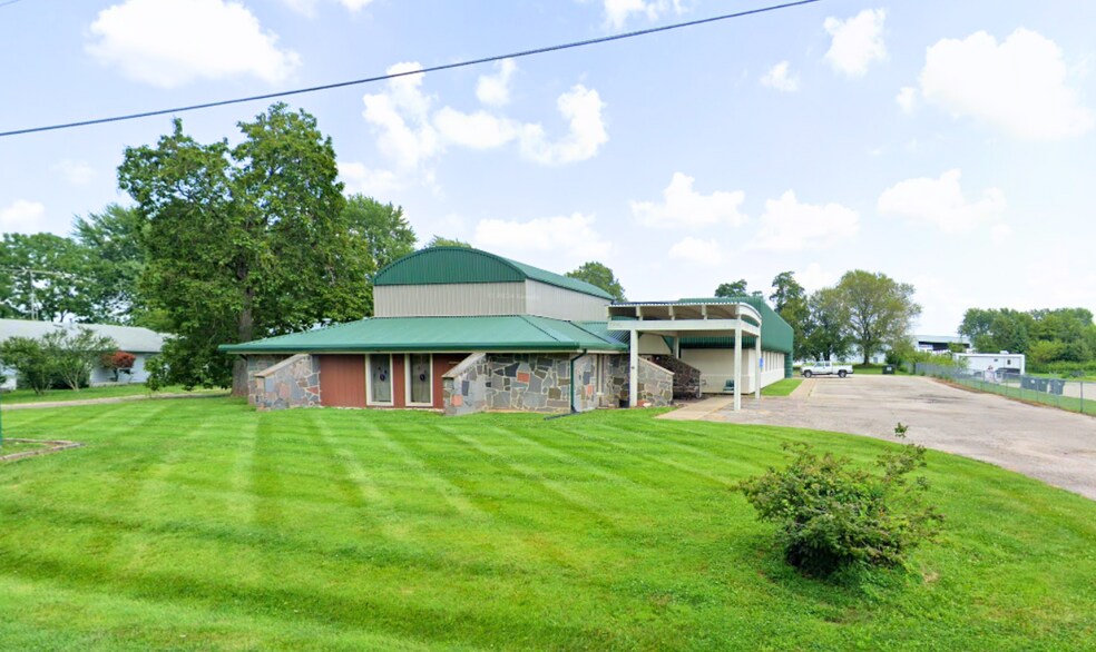 111 Aiken St, Hope, IN à louer - Photo du bâtiment - Image 2 de 27