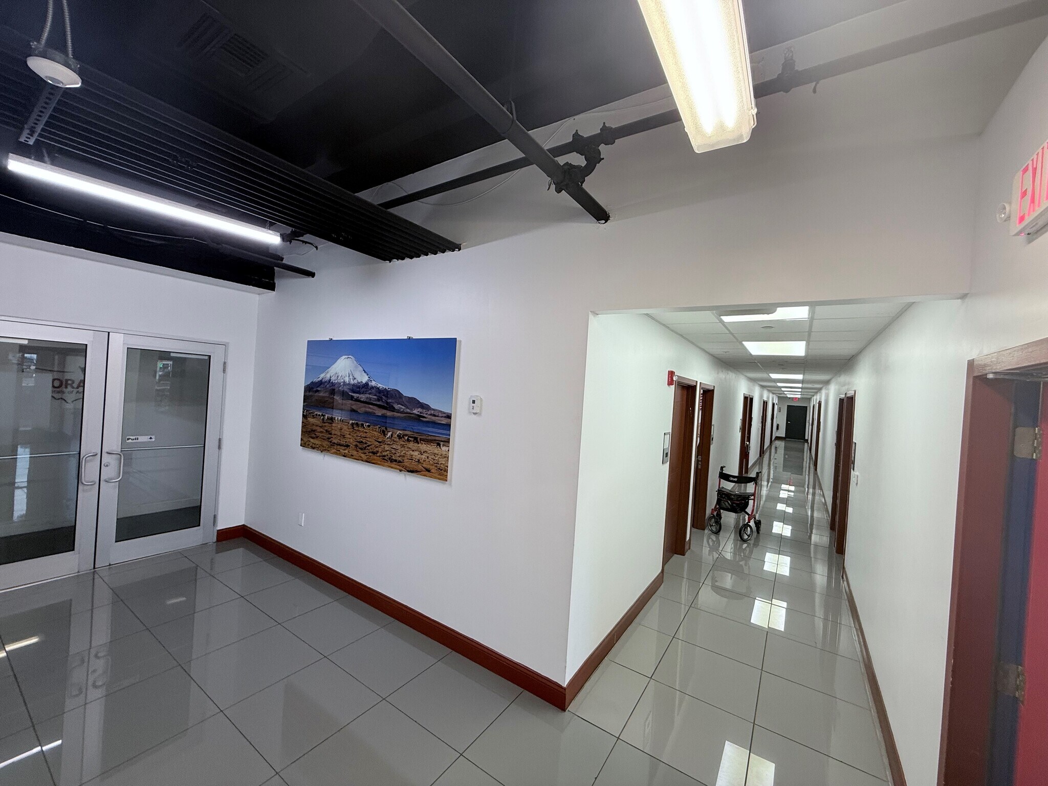 1000 W Pembroke Rd, Hallandale Beach, FL for lease Interior Photo- Image 1 of 4