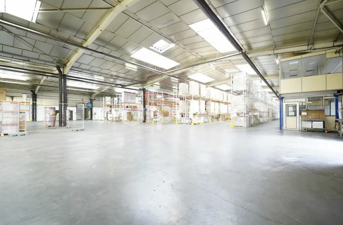 Flex in Chaponost for lease Interior Photo- Image 1 of 5