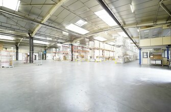 Flex in Chaponost for lease Interior Photo- Image 1 of 5