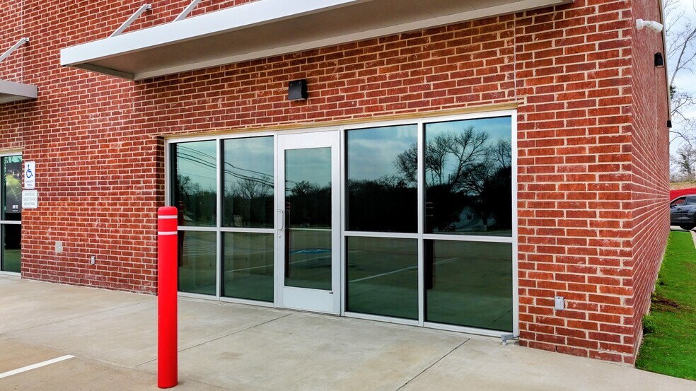 2212 Crockett Rd, Palestine, TX à louer - Photo du bâtiment - Image 3 de 18