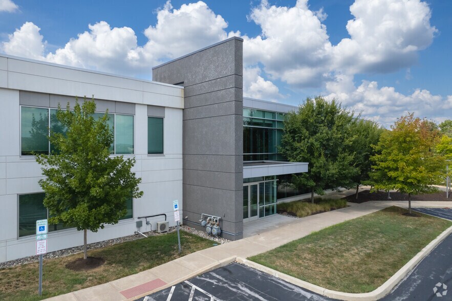 70 E Swedesford Rd, Malvern, PA à louer - Photo du bâtiment - Image 1 de 15