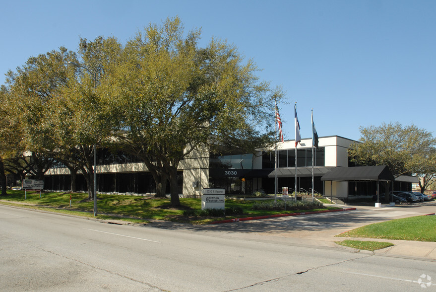 3030 S Gessner Rd, Houston, TX for lease - Building Photo - Image 3 of 13