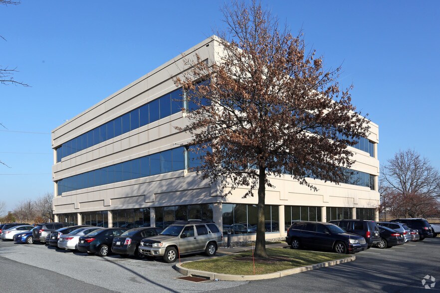 300 Stevens Dr, Lester, PA à louer - Photo du bâtiment - Image 3 de 19