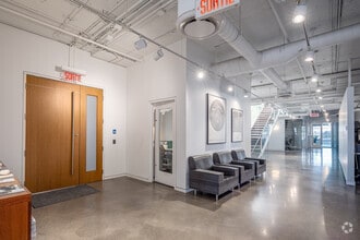 6750 Av de l'Esplanade, Montréal, QC for lease Interior Photo- Image 1 of 7