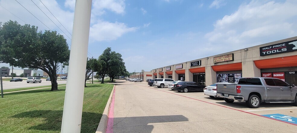 1210 N Belt Line Rd, Irving, TX à louer - Photo du bâtiment - Image 2 de 4