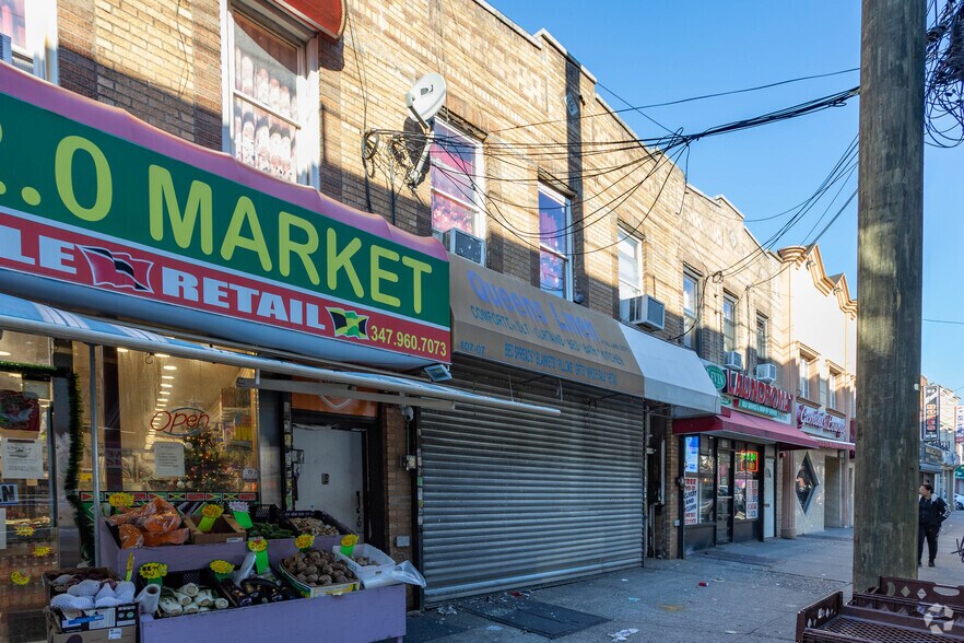10707 Liberty Ave, Ozone Park, NY à louer - Photo du bâtiment - Image 3 de 5